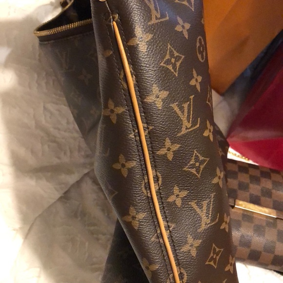 Louis Vuitton - Picture 7 of 9